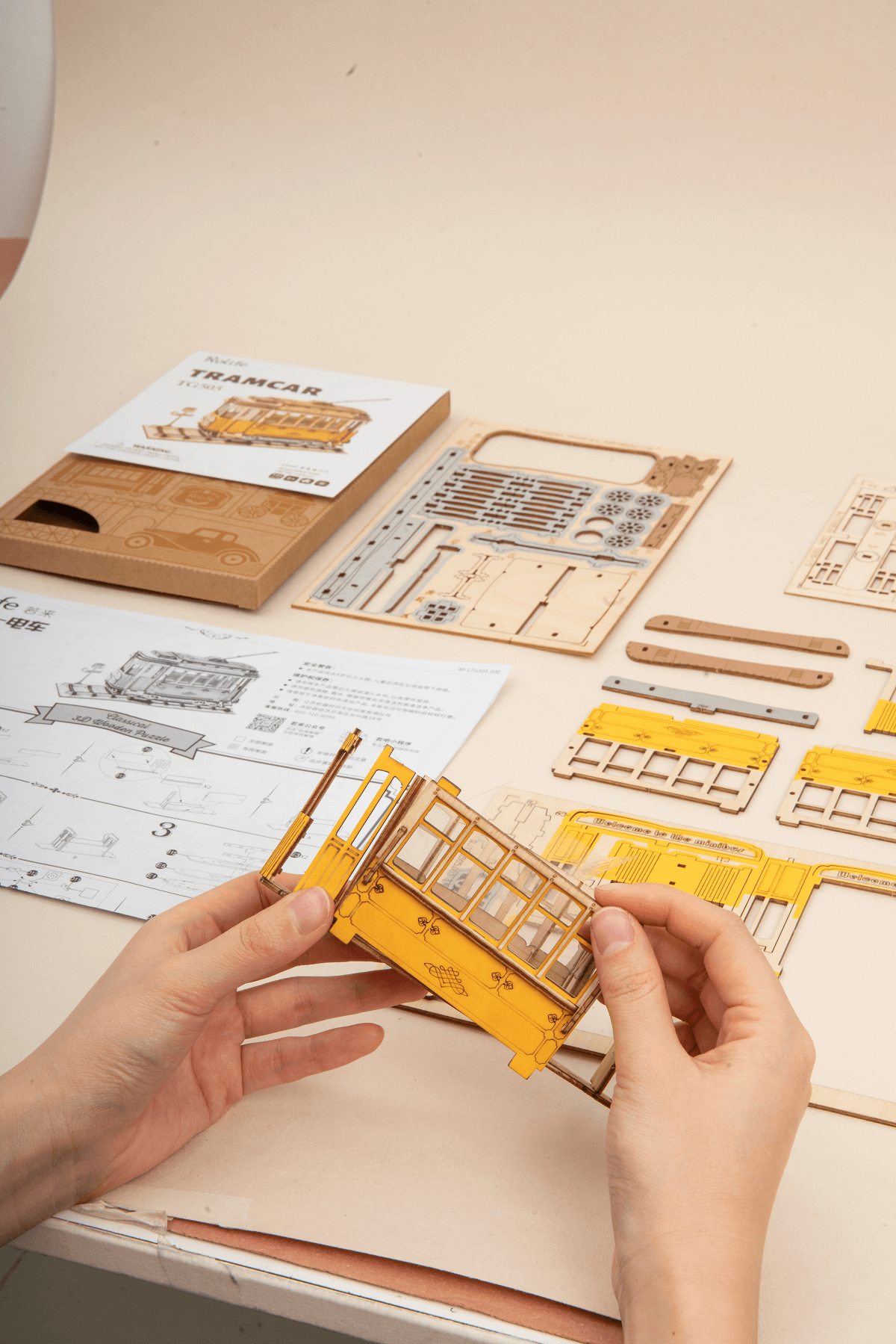 Rompecabezas de madera del tranvía de la vendimia 3D: Kit modelo único de-KidsToyLover